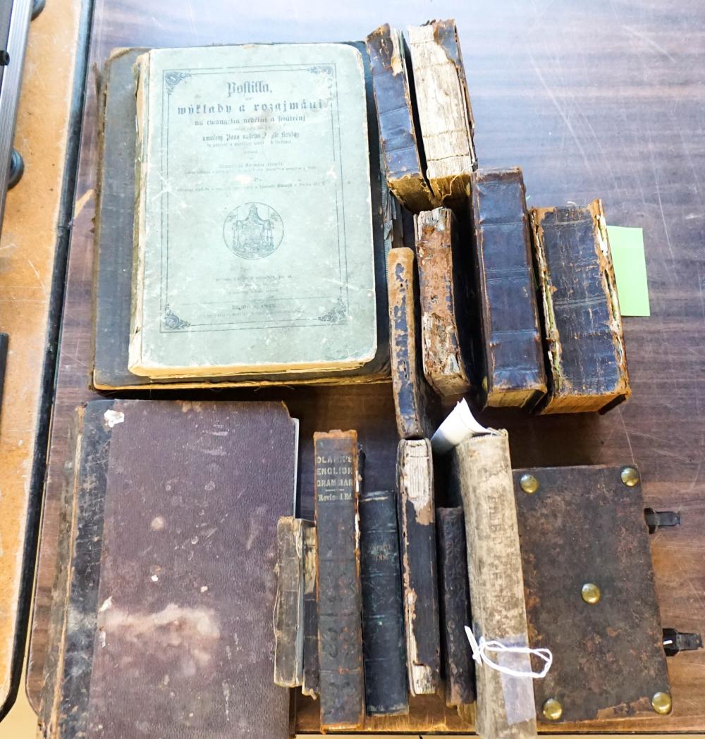 COLLECTION OF 18TH TO 19TH CENTURY BOOKS