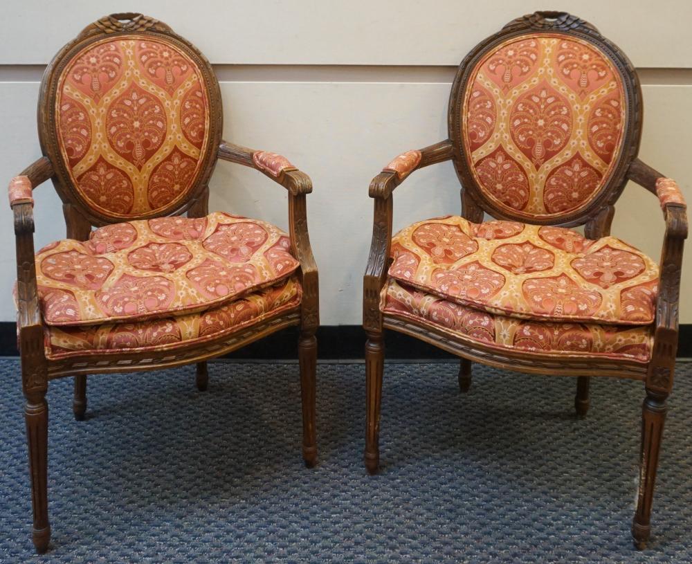 PAIR OF LOUIS XVI STYLE CARVED 32bdef