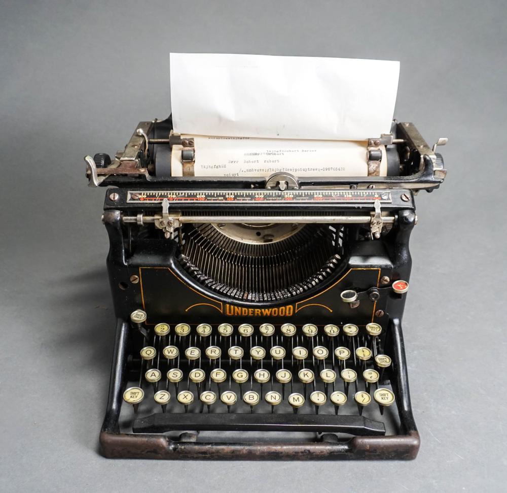 UNDERWOOD TYPEWRITERUnderwood Typewriter,