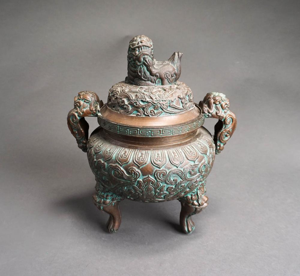 CHINESE PATINATED METAL URN WITH 32bf81