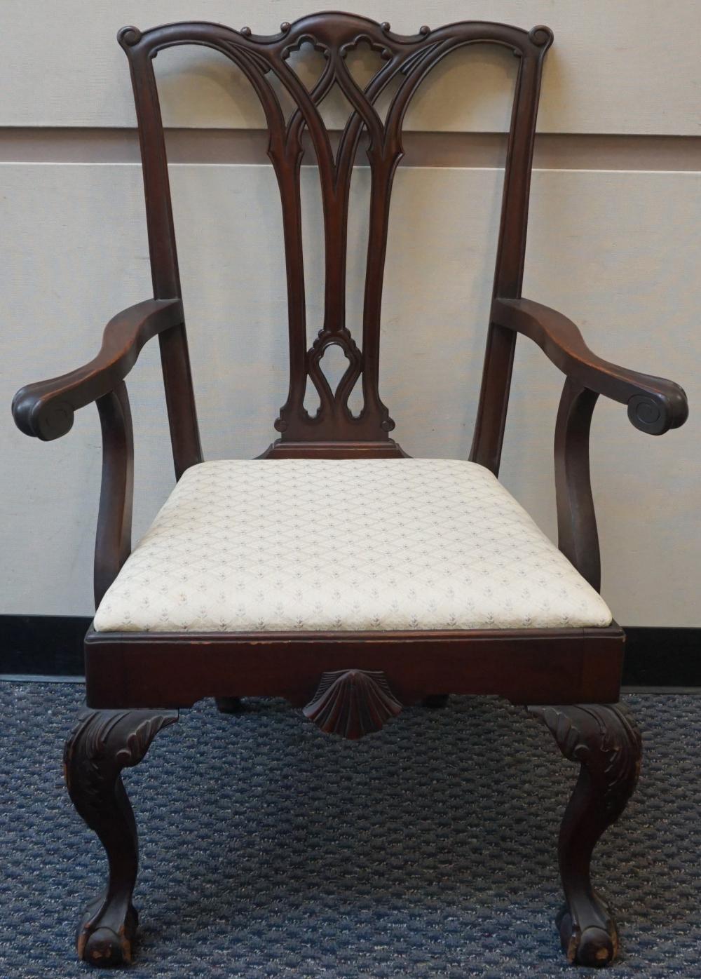 CHIPPENDALE STYLE MAHOGANY ARMCHAIR  32bf86