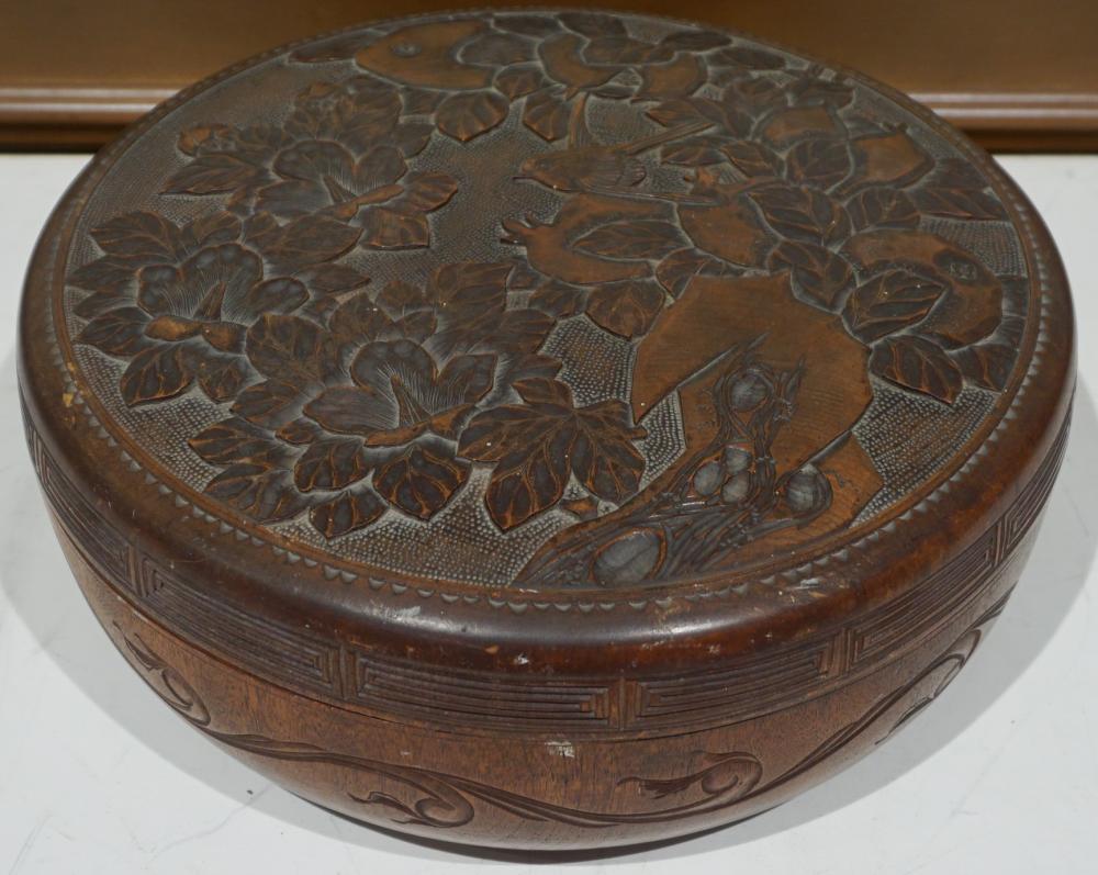 JAPANESE CARVED WOOD ROUND BOX  32c097