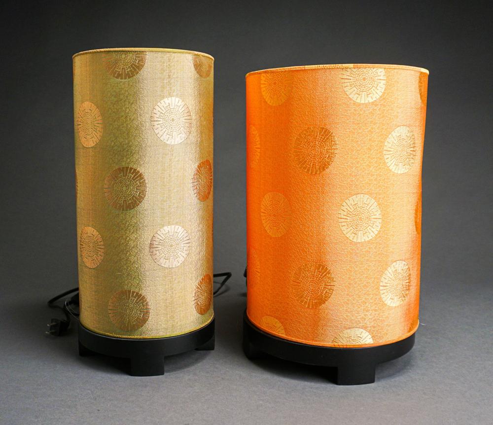 TWO MODERN CYLINDRICAL TABLE LAMPS 32c18e