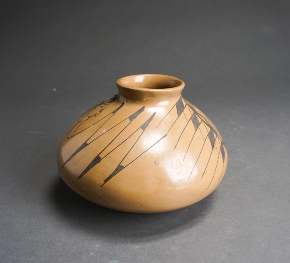 AMERICAN INDIAN STYLE GLAZED CERAMIC 32c1a9