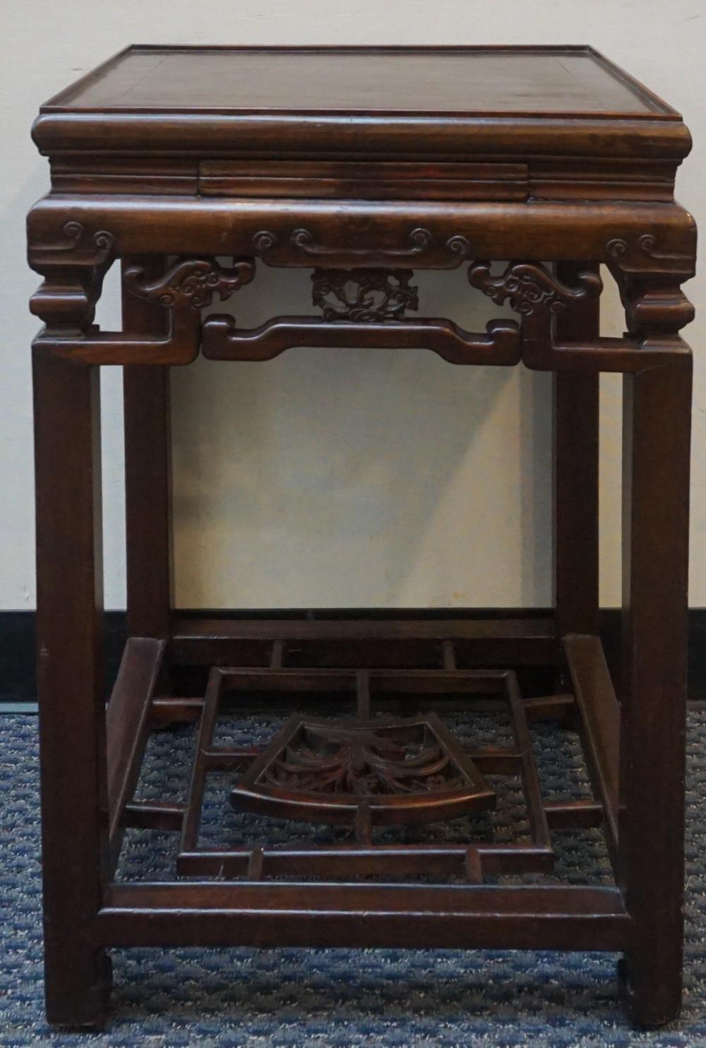 CHINESE CARVED HARDWOOD SIDE TABLE 32c1c1