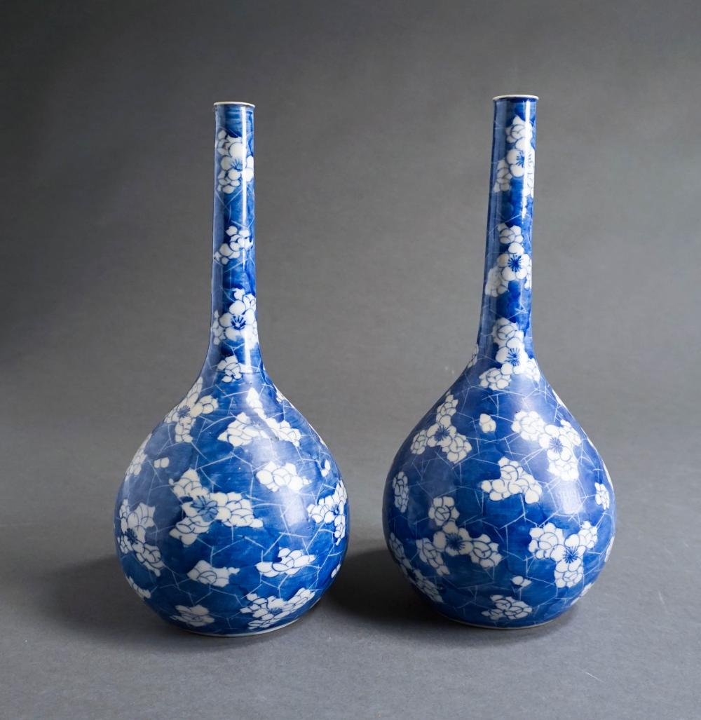 PAIR OF JAPANESE BLUE AND WHITE
