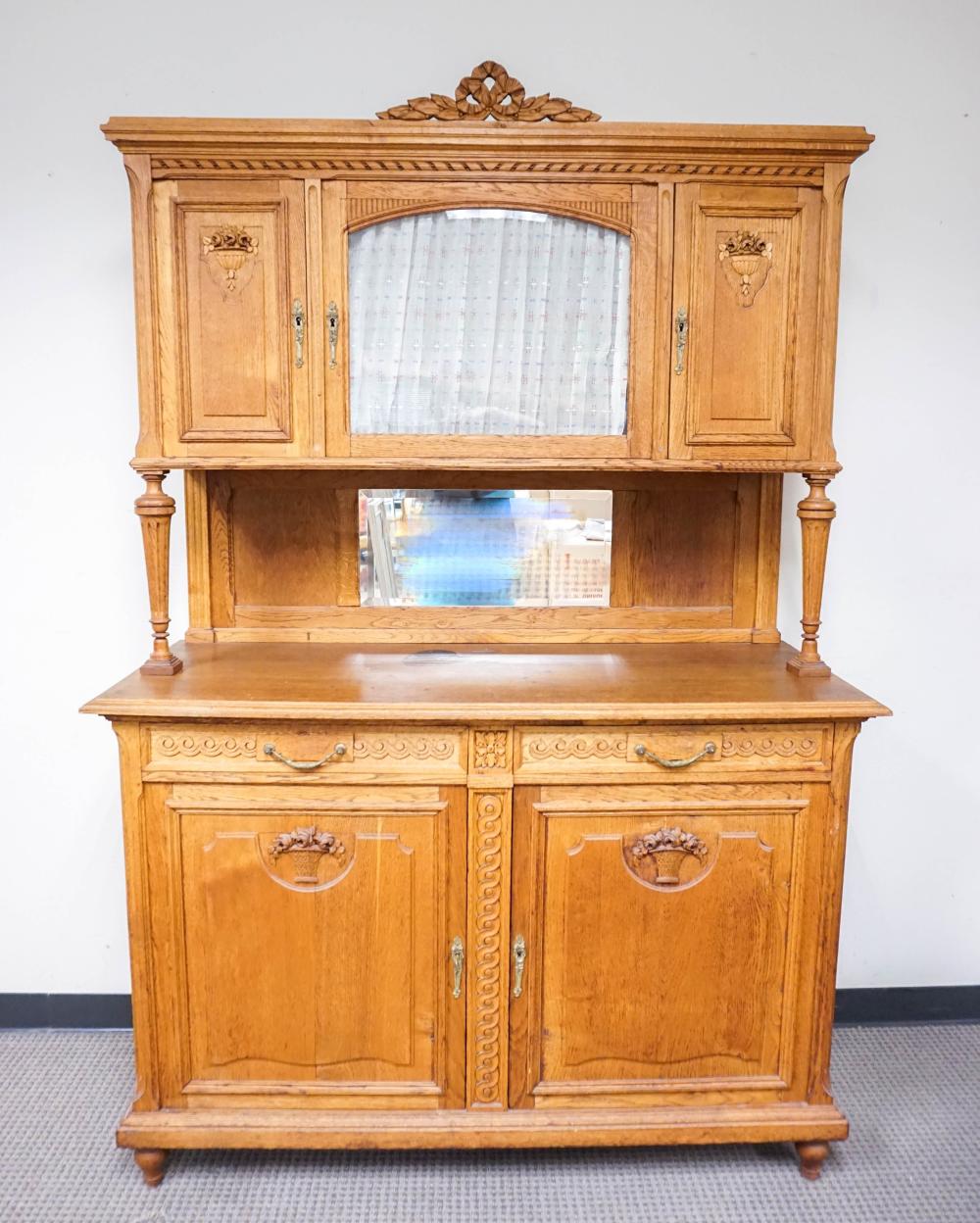 FRENCH PROVINCIAL STYLE OAK HUTCH 32c34e