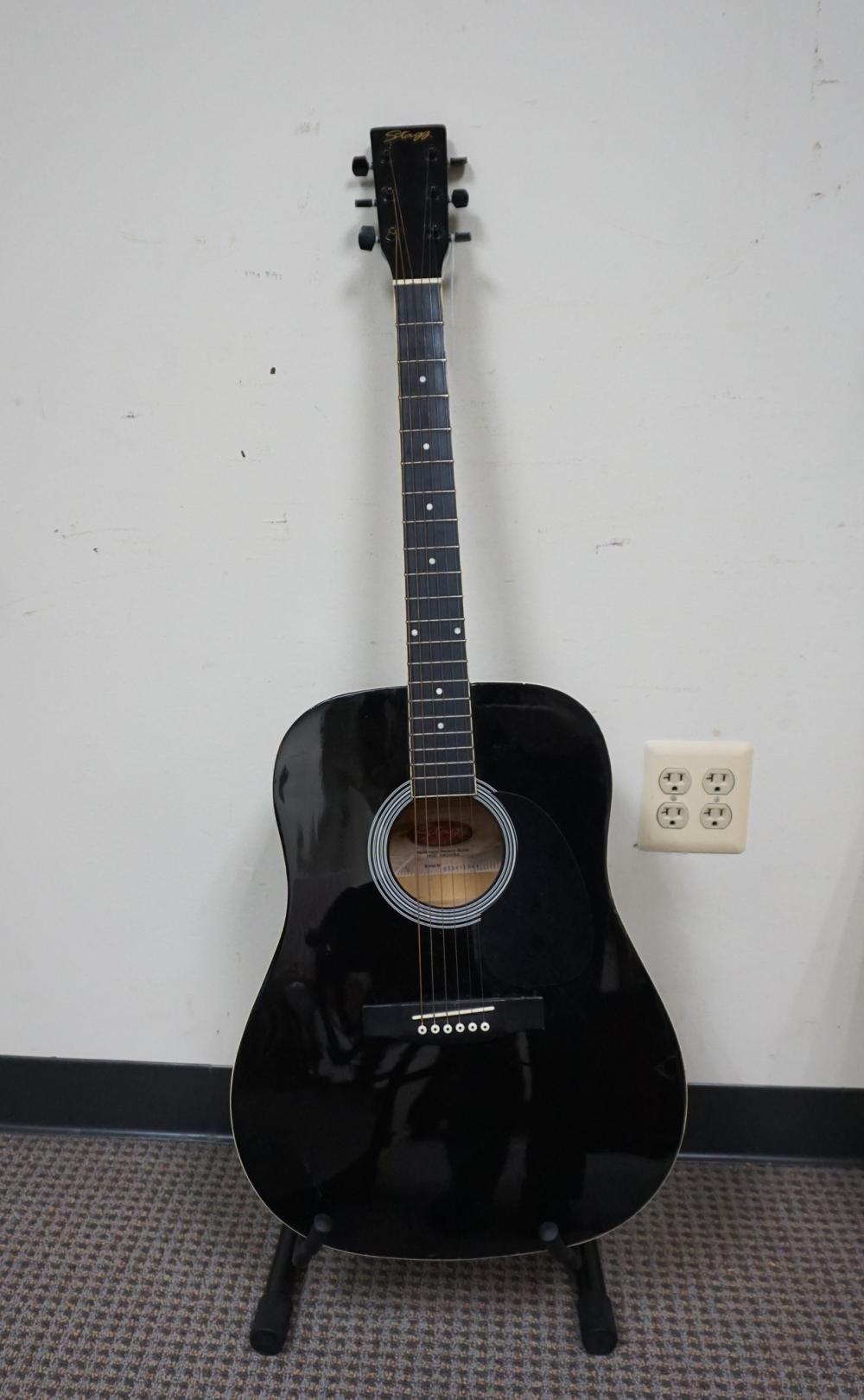 STAGG ACOUSTIC GUITAR WITH STANDStagg 32c369