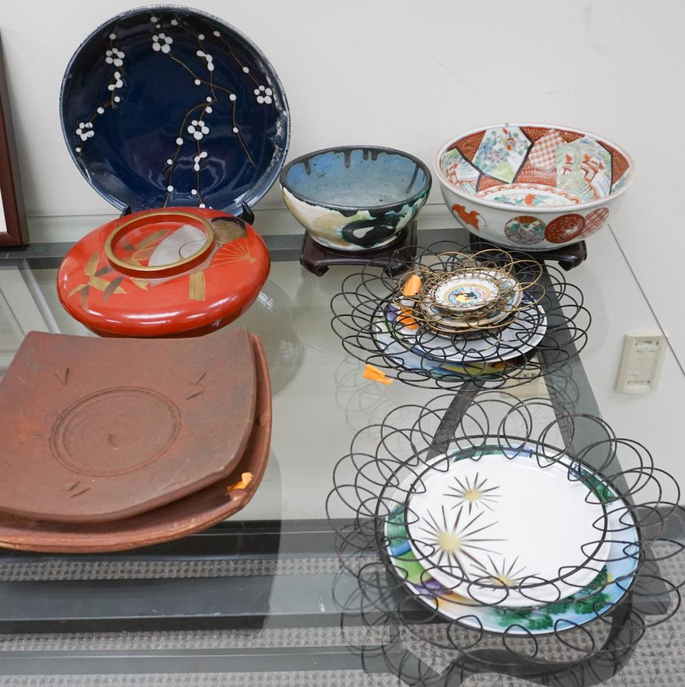 COLLECTION OF MOSTLY JAPANESE PORCELAIN  32c39b