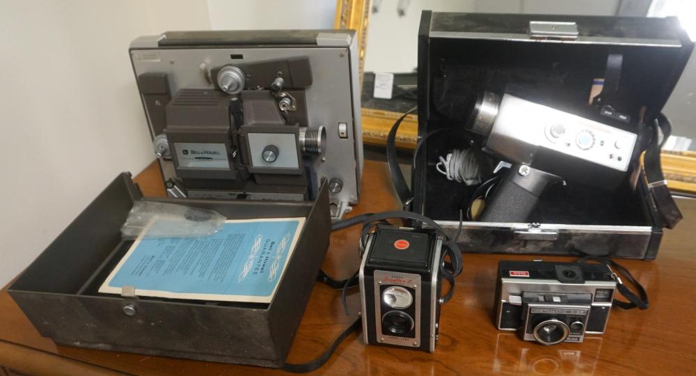 BELL & HOWELL 8MM MOVIE PROJECTOR,