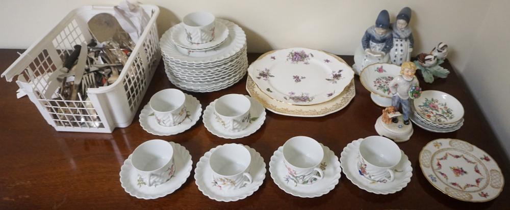 COLLECTION WITH ASSORTED PORCELAIN