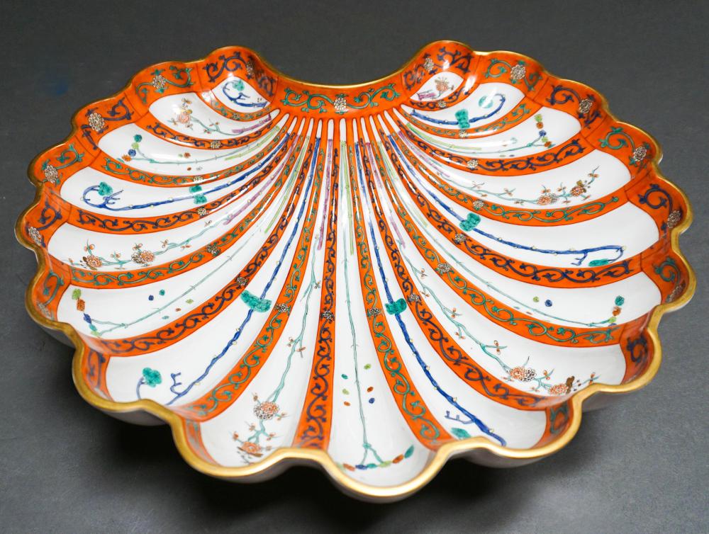 HEREND RED DYNASTY PATTERN SHELL