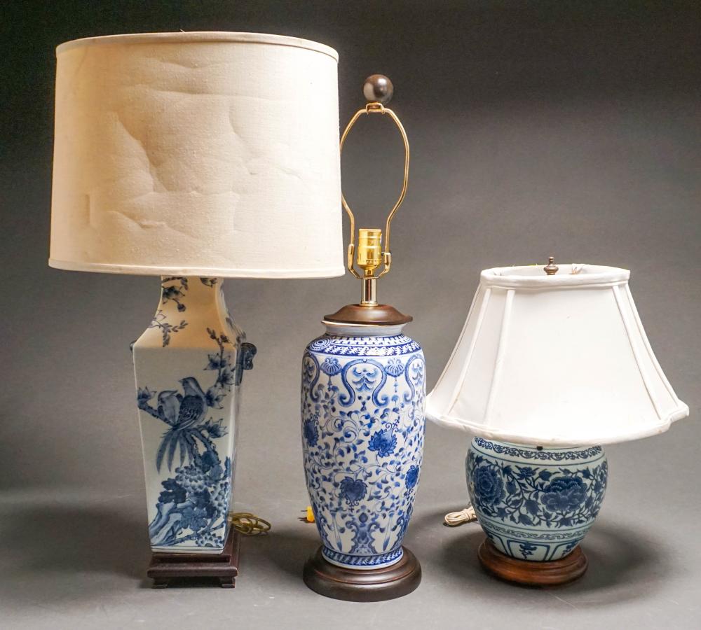 THREE CHINESE BLUE AND WHITE PORCELAIN