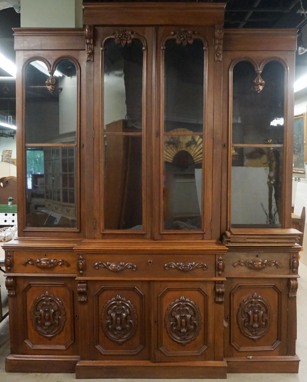 VICTORIAN ROCOCO STYLE WALNUT BREAKFRONT 32c50f