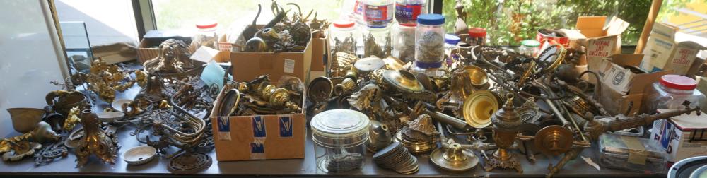 COLLECTION OF ASSORTED BRASS AND 32c51b