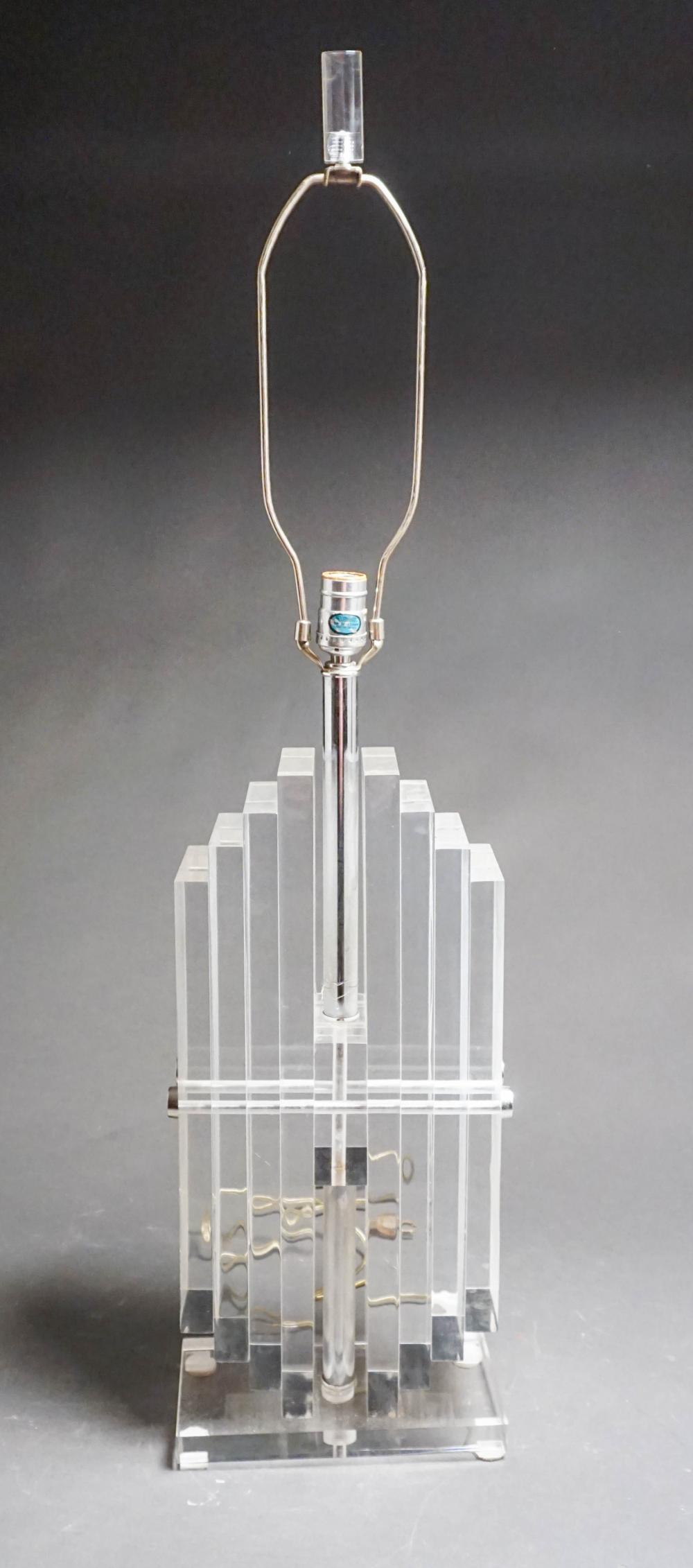 MODERN LUCITE TABLE LAMP H OVERALL  32c586