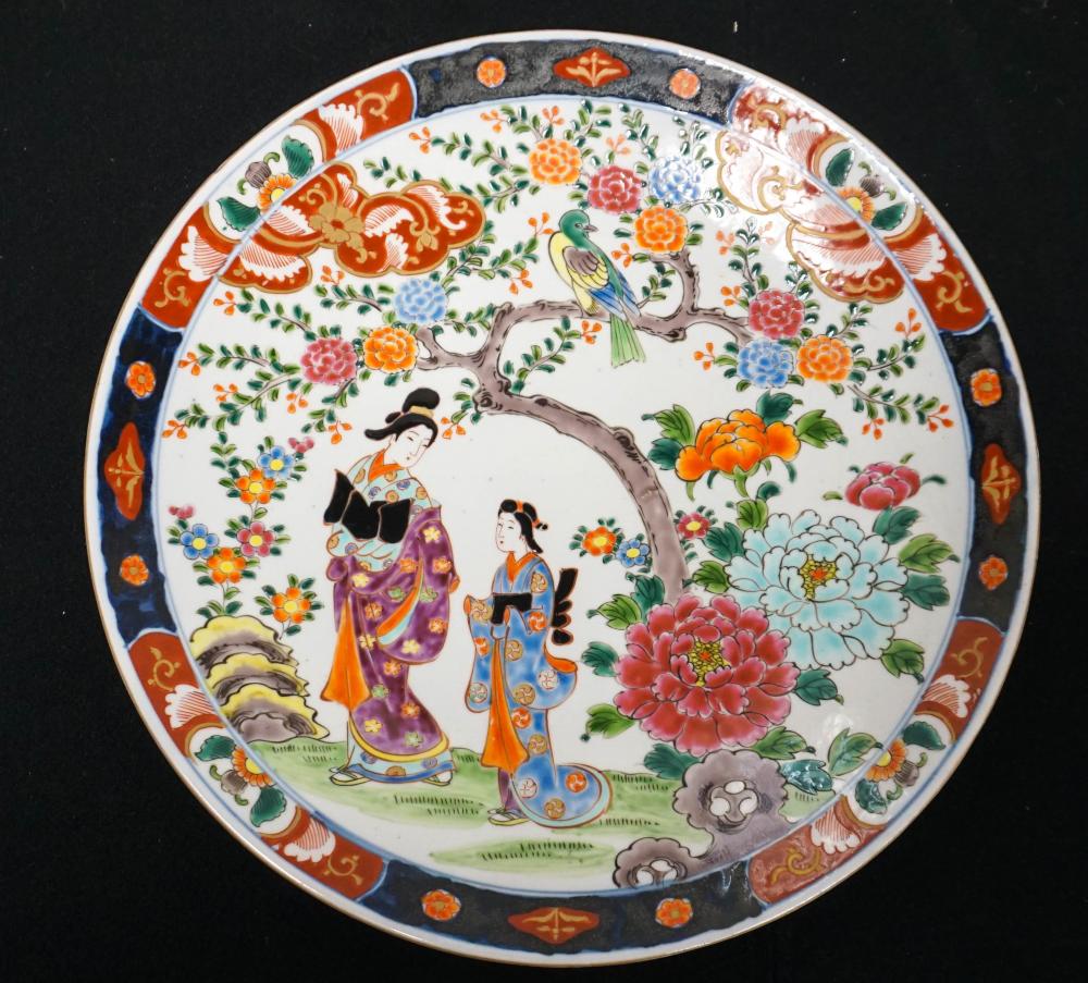 CHINESE ENAMEL DECORATED ROUND 32c5a2