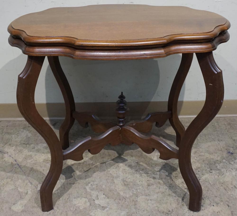 VICTORIAN STYLE WALNUT CENTER TABLE  32c5c2