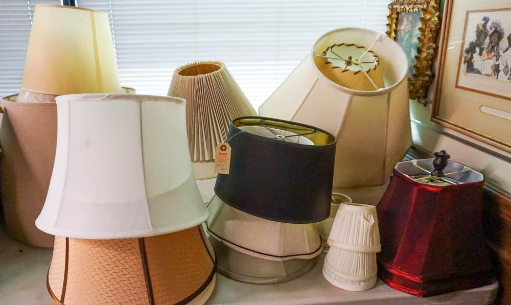 COLLECTION OF ASSORTED LAMP SHADESCollection 32c695