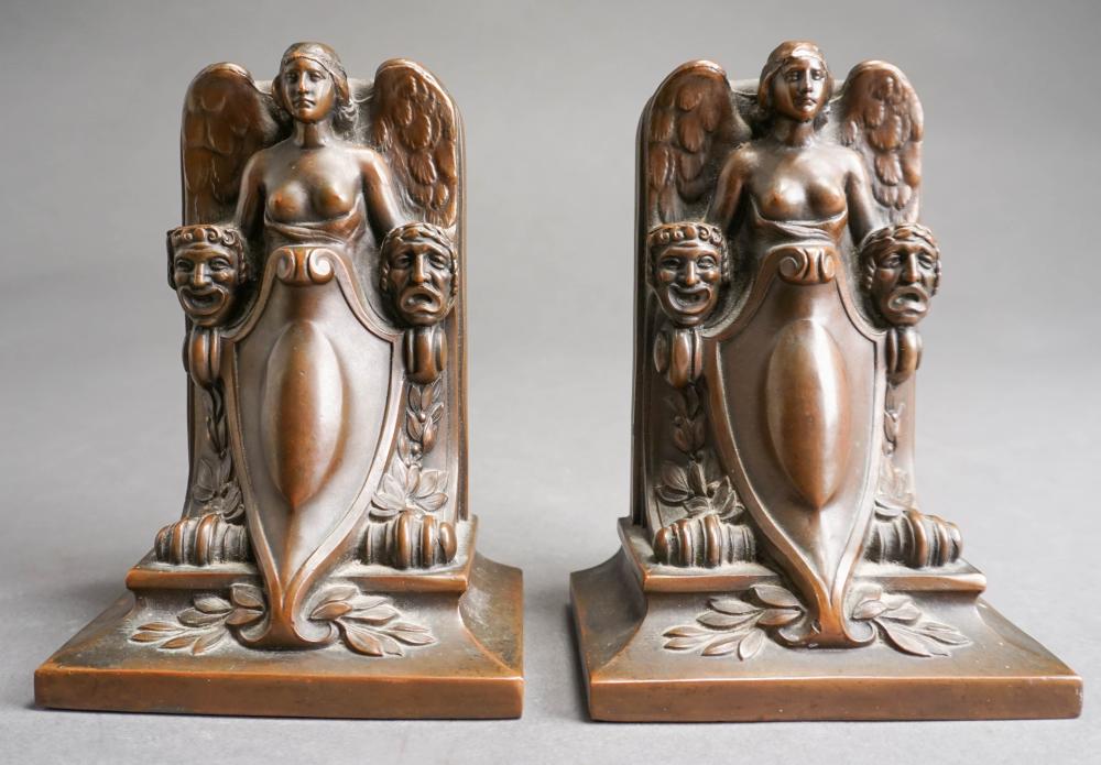 PAIR OF ITALIAN CARVED ALABASTER 32c6f8