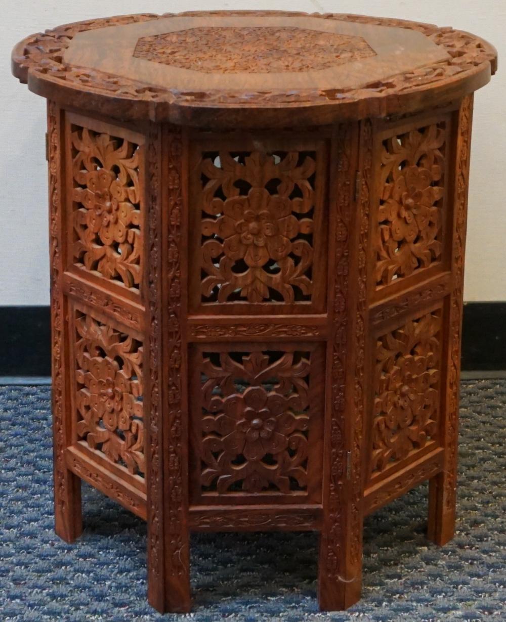 CARVED TEAK SIDE TABLE 22 X 20 32c81d