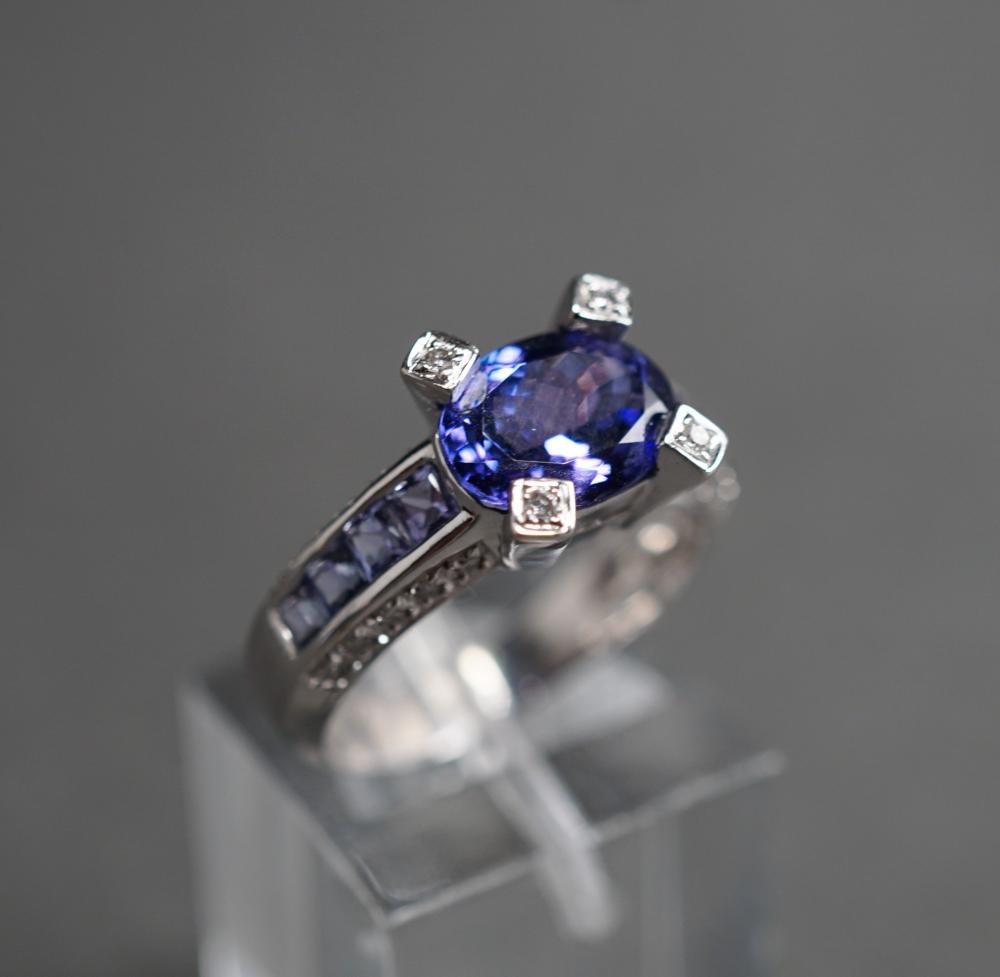 18 KARAT WHITE GOLD TANZANITE 32c899