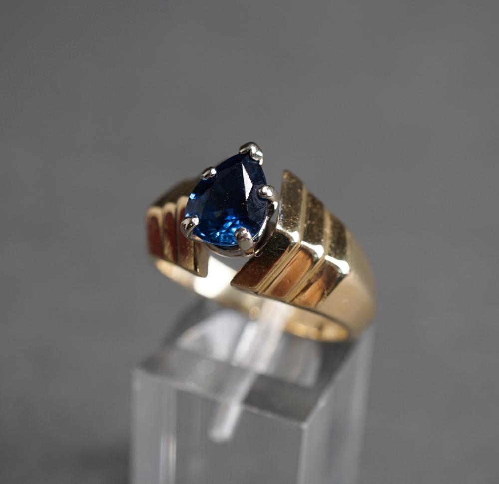 14 KARAT YELLOW GOLD BLUE SAPPHIRE 32c8aa