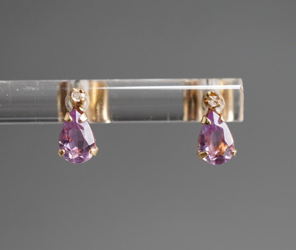 PAIR OF 14 KARAT YELLOW GOLD AMETHYST 32c8bf