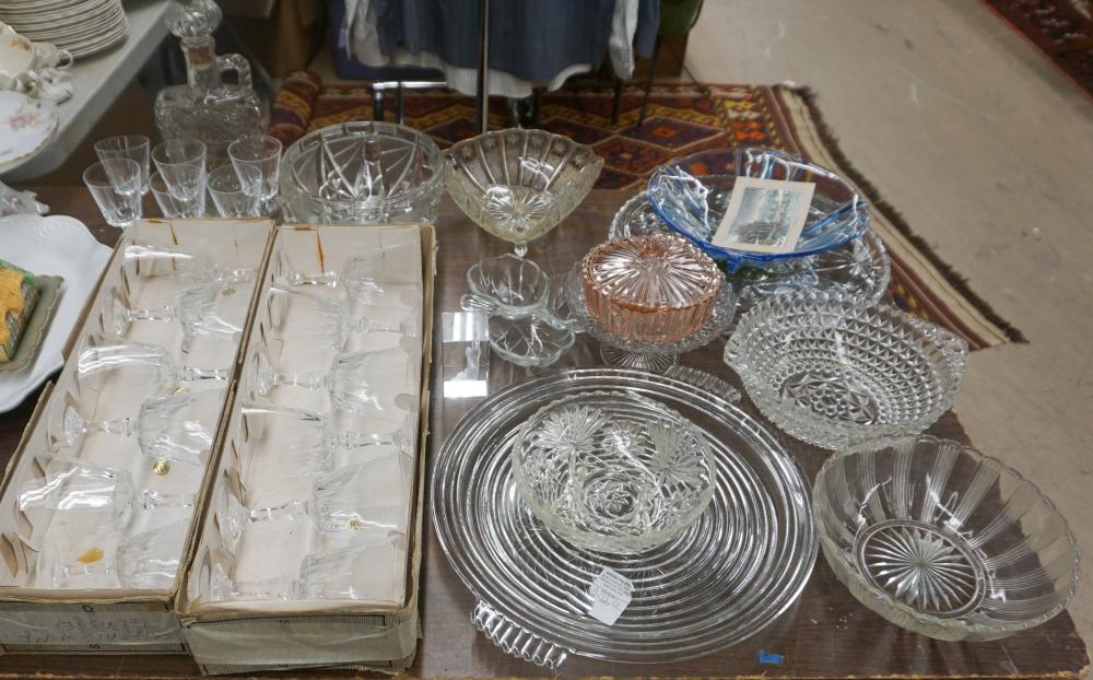 GROUP OF ASSORTED GLASSWAREGroup 32c991