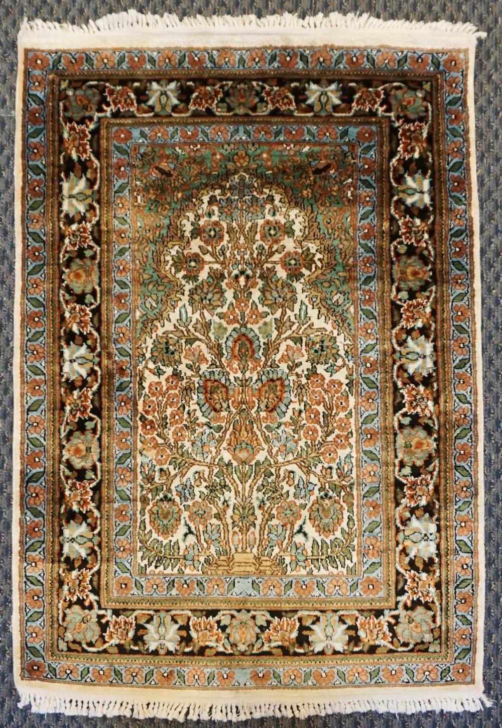 ISFAHAN RUG, 3 FT 10 IN X 2 FT