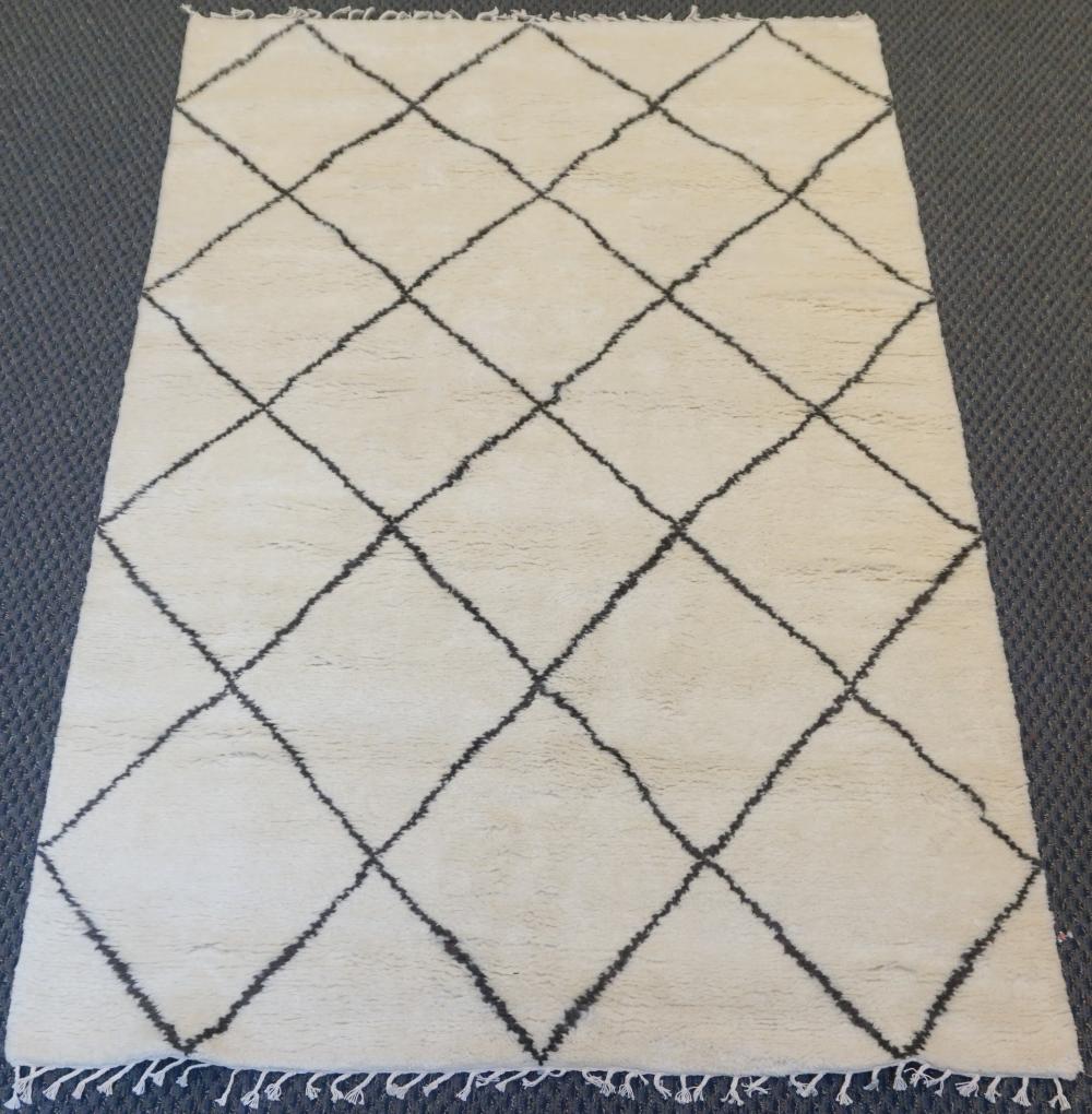 MOROCCAN IVORY GROUND RUG, 8 FT