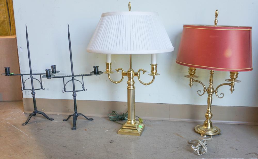 TWO BRASS TWO LIGHT TABLE LAMPS 32cbb0