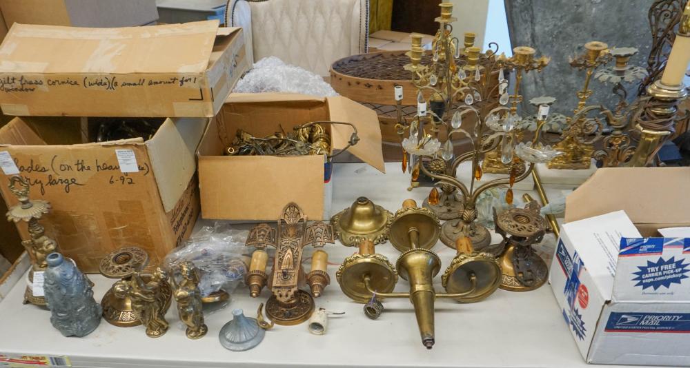 COLLECTION OF ASSORTED BRASS AND 32cbb2