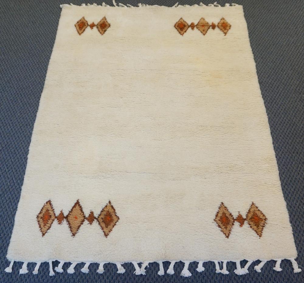 MOROCCAN IVORY GROUND RUG, 8 FT