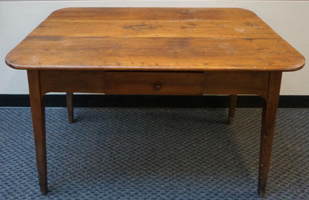 EARLY AMERICAN STYLE PINE DINING