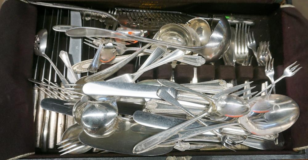 ASSEMBLED SILVERPLATE FLATWARE SETAssembled