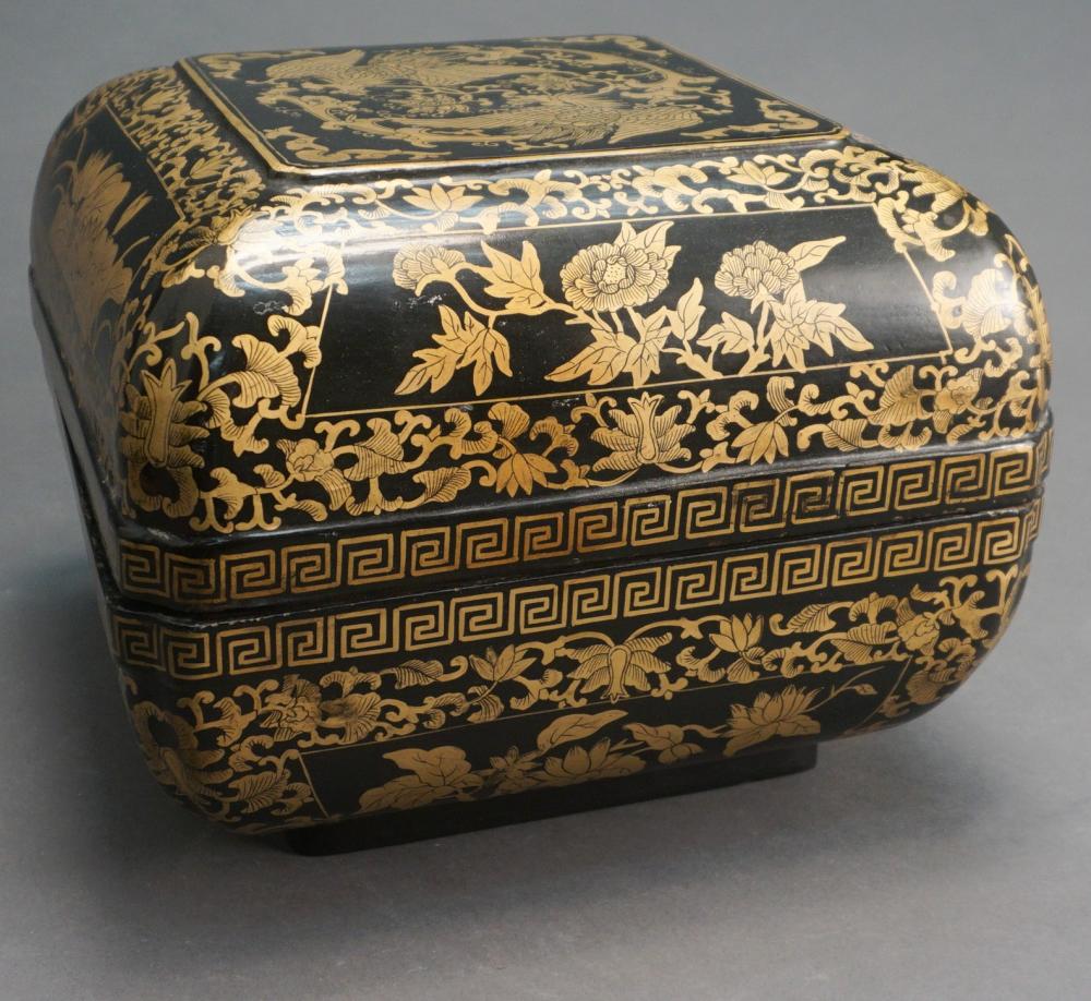 JAPANESE GILT DECORATED BLACK LACQUER 32a91a