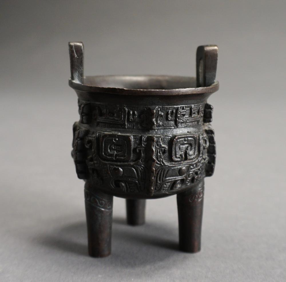 CHINESE ARCHAIC STYLE BRONZE MINIATURE