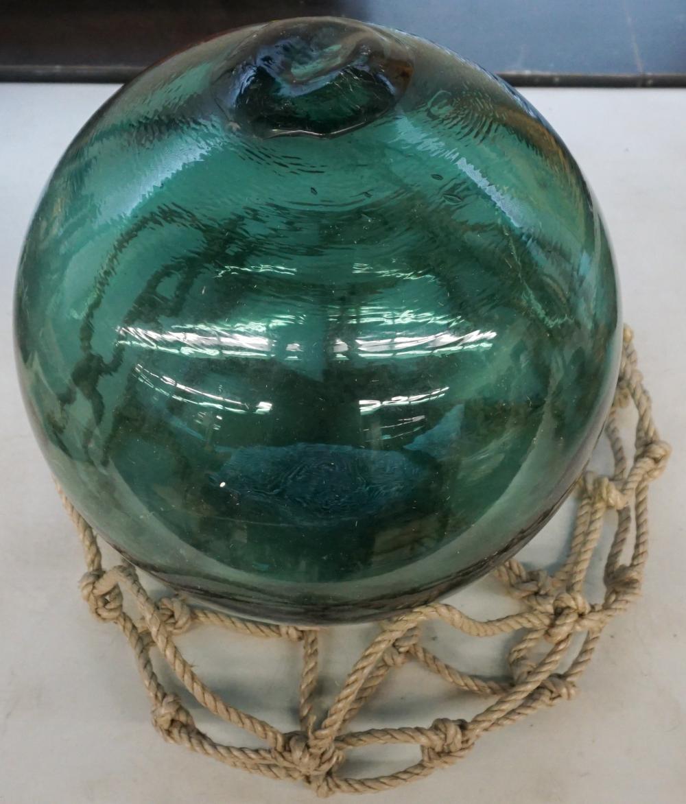 BLUE BLOWN GLASS ORB WITH FISH 32aa51