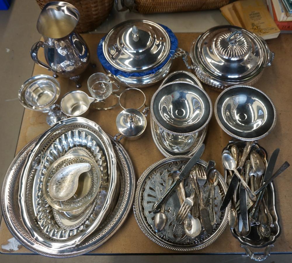 COLLECTION WITH SILVER PLATE ARTICLESCollection 32aa91