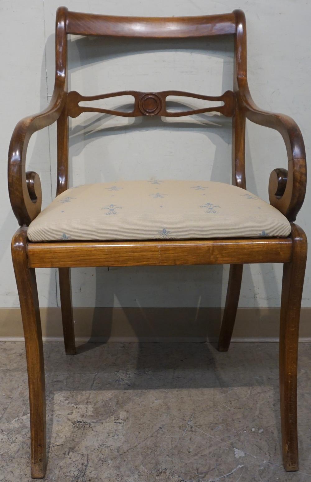 FEDERAL STYLE MAHOGANY ARMCHAIRFederal