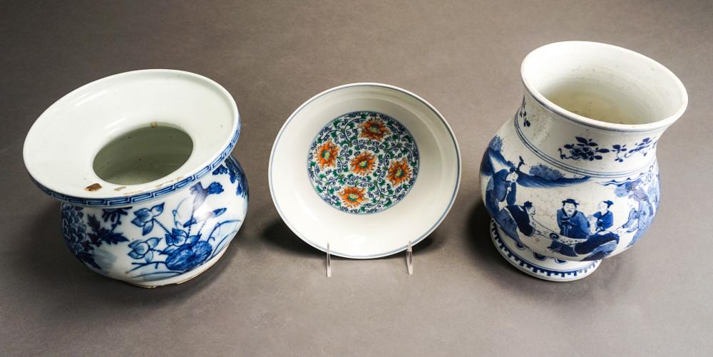 CHINESE BLUE AND WHITE PORCELAIN 32ab1c