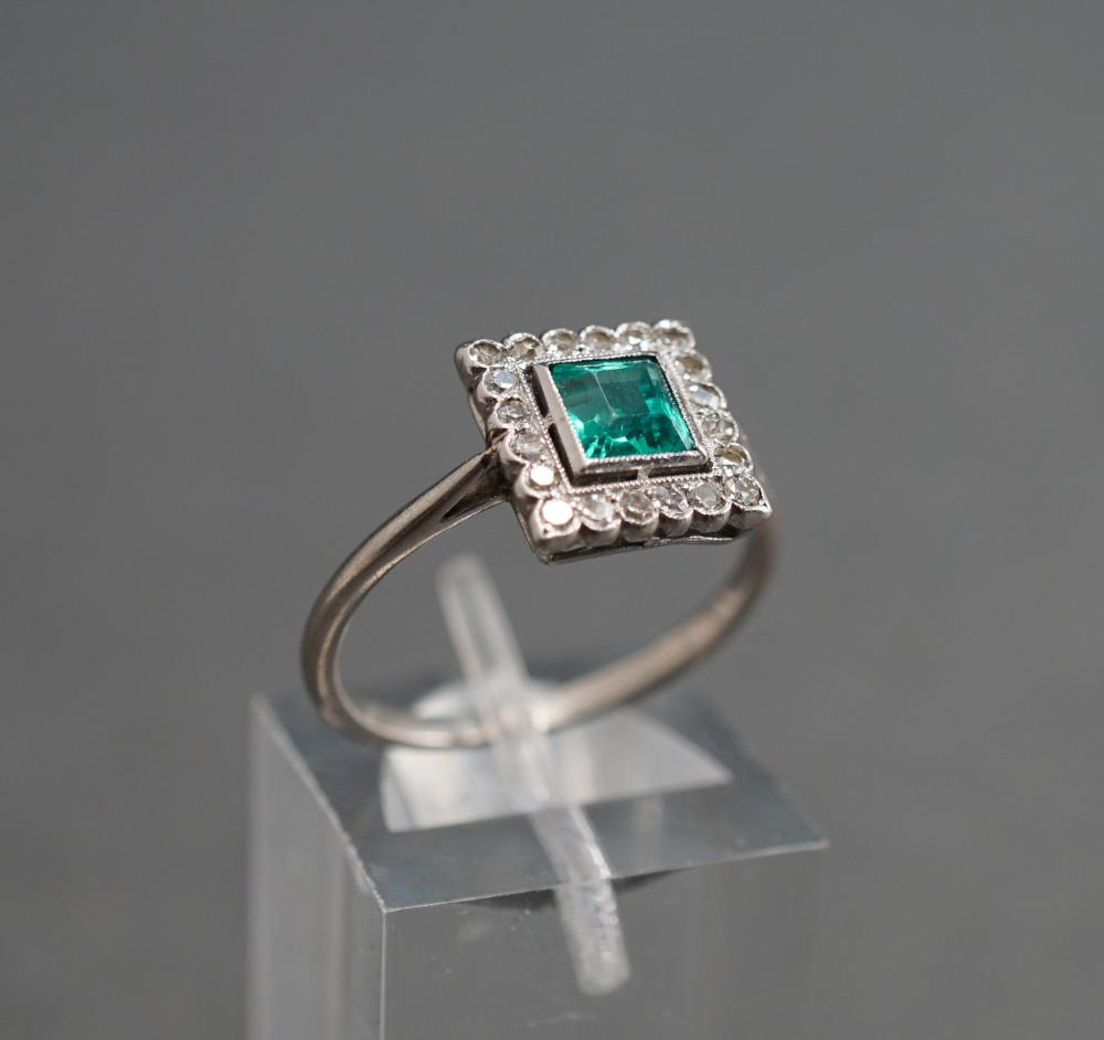 PLATINUM EMERALD AND DIAMOND RING 32abee