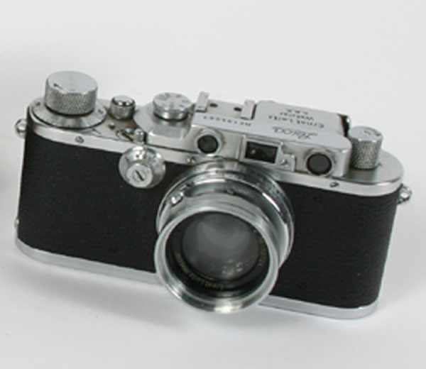 Leica III reflex camera; black grained