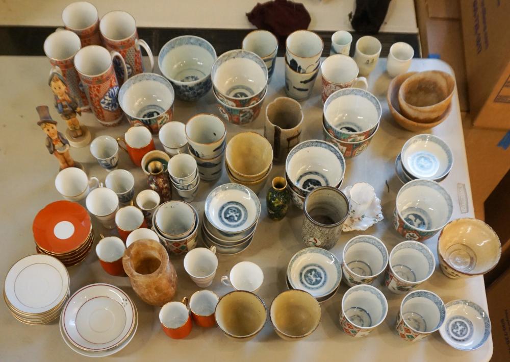 GROUP WITH MOSTLY JAPANESE PORCELAIN