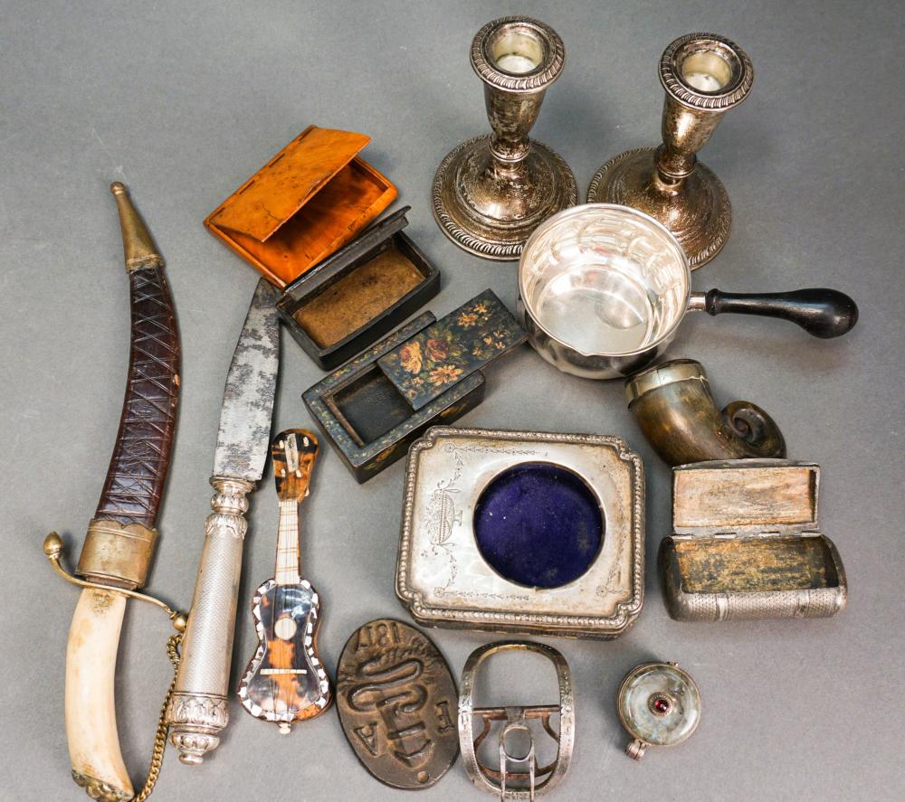 GROUP WITH AMERICAN CANDLESTICKS,