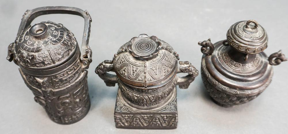 THREE ASSORTED CHINESE ARCHAIC 32ae5a