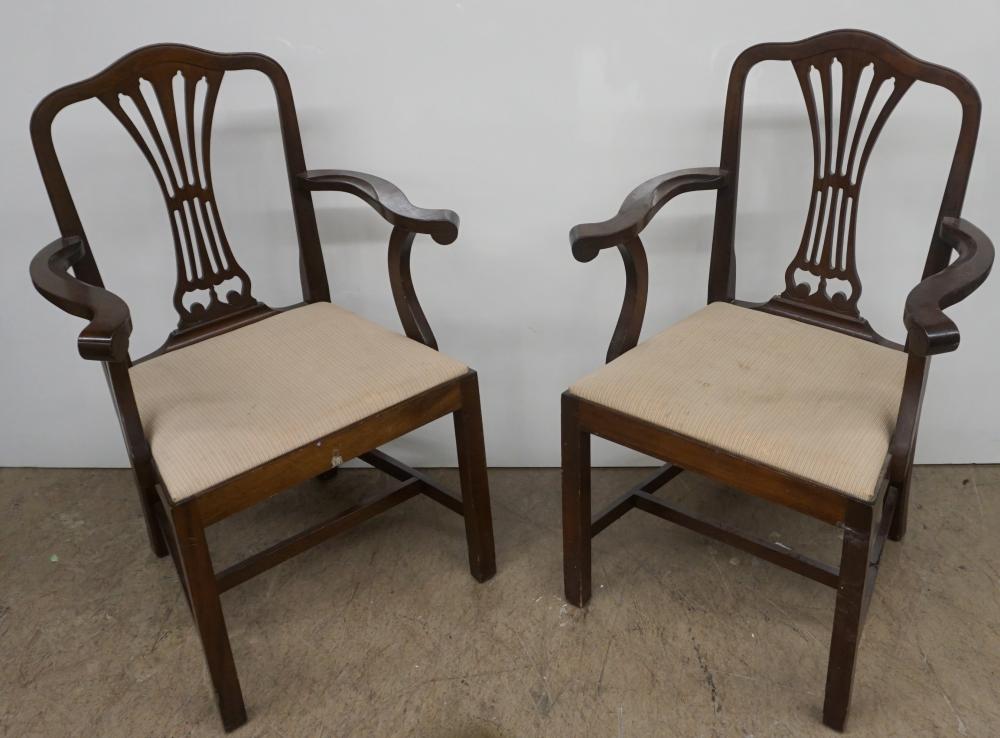 PAIR CHIPPENDALE STYLE MAHOGANY 32af85