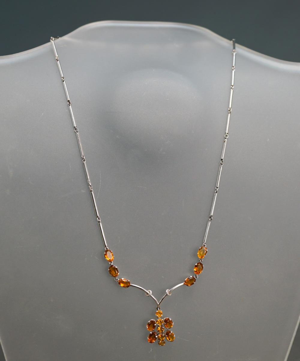 18 KARAT WHITE GOLD AND CITRINE 32b029