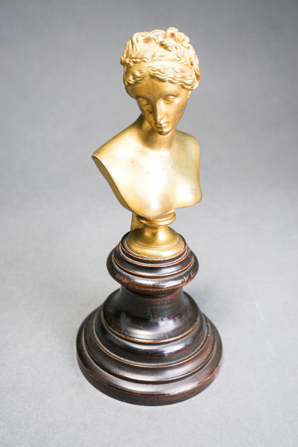 GILT BRONZE BUST OF A LADY ON STAINED 32b2b0